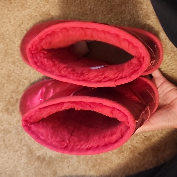 UGG Big Kid's Classic Metallic Sparkle Short Boots - Picture 8 of 14